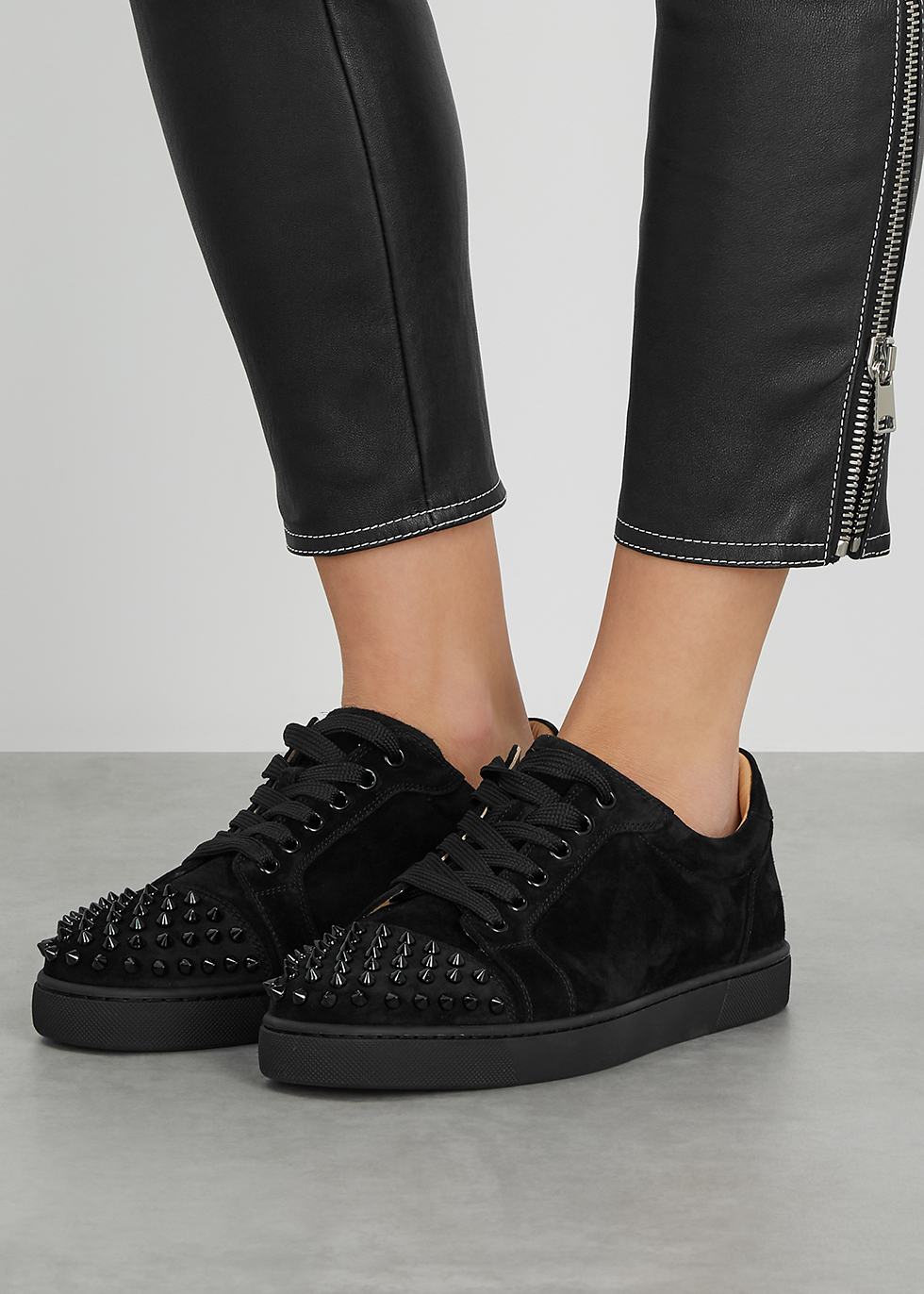 filosofisk eventyr Isse black christian louboutin sneakers with spikes