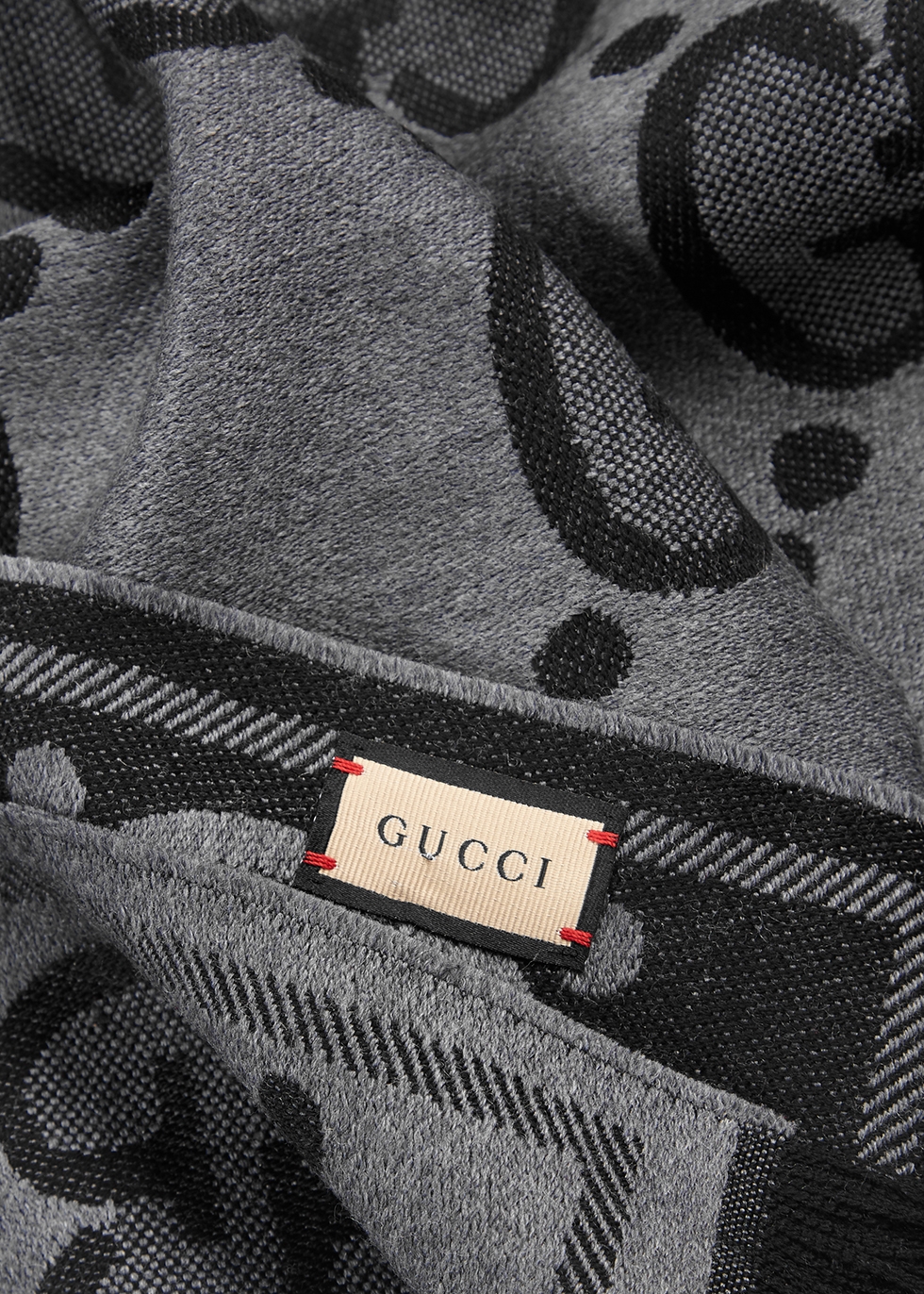 gucci scarf label
